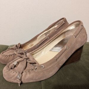Michael Kors Pump Taupe Tan Genuine Suede Bow Wedged Moccasins 7.5